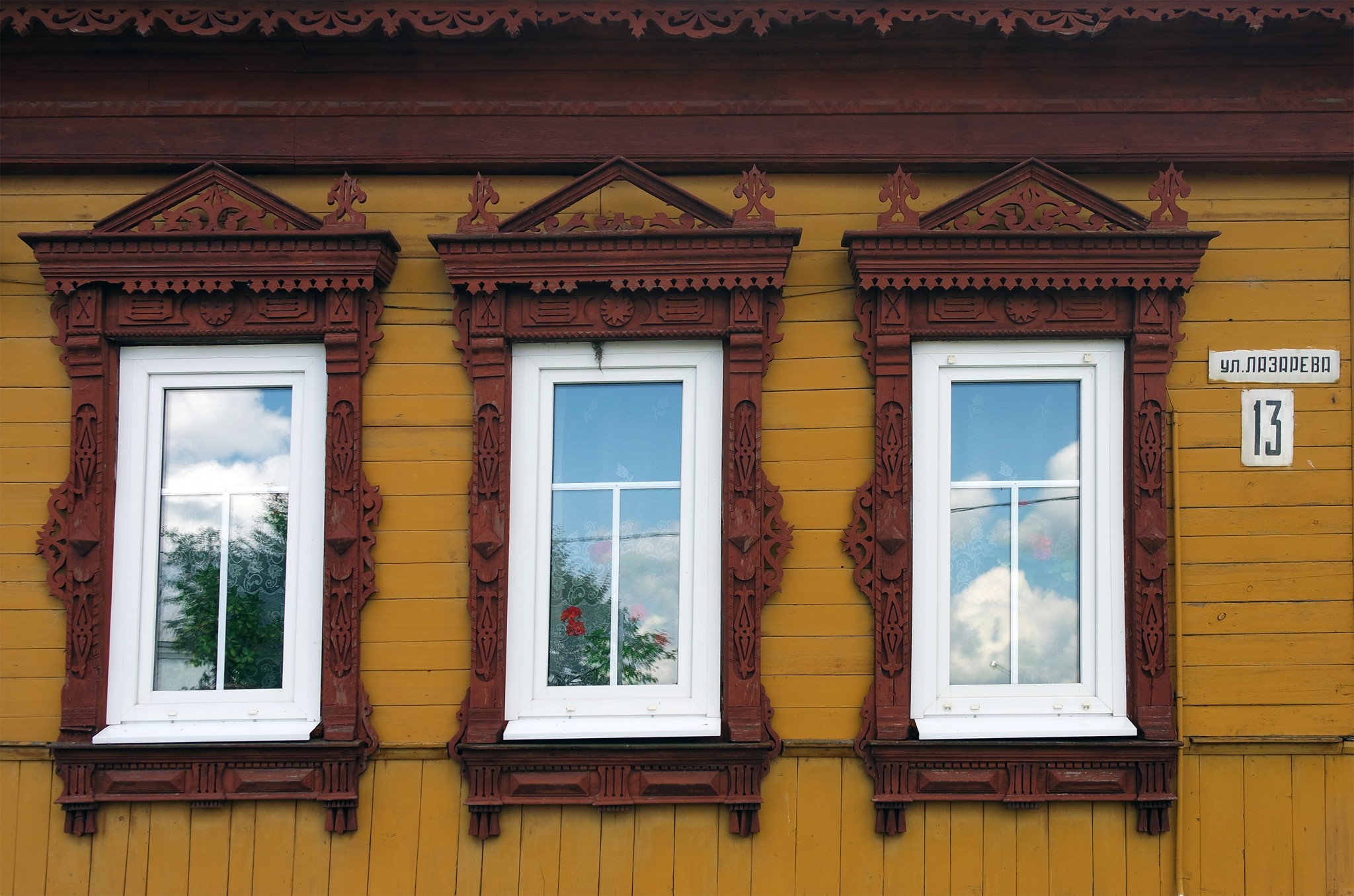 Совет - какие окна в деревянный дом заказать и поставить?